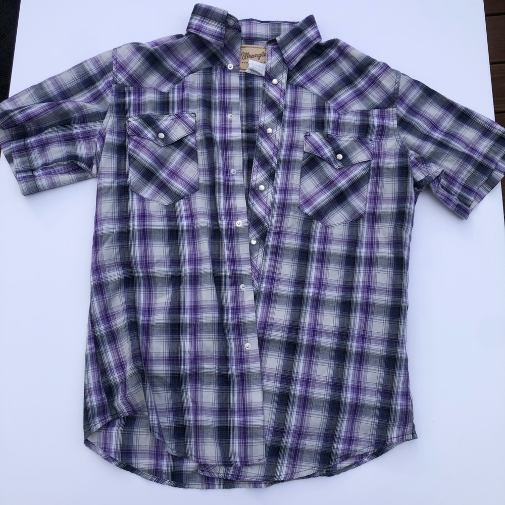 Purple men’s wrangler short sleeved button up medium shirt